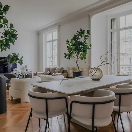 Spacious - 5br-12p - Trocadero