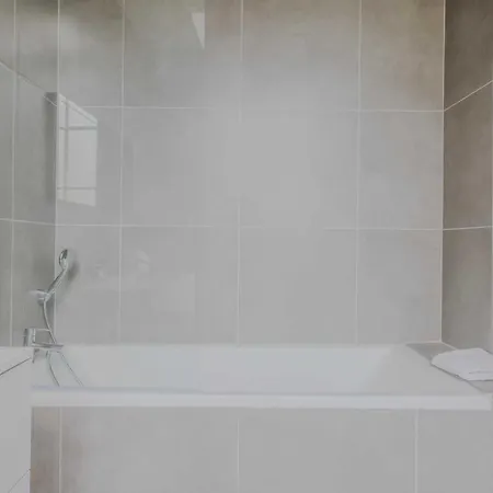 Spacious - 5br-12p - Trocadero *